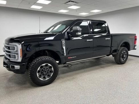 Used 2023 Ford F350 Platinum w/ Tremor Off-Road Package AWD/4WD image 5
