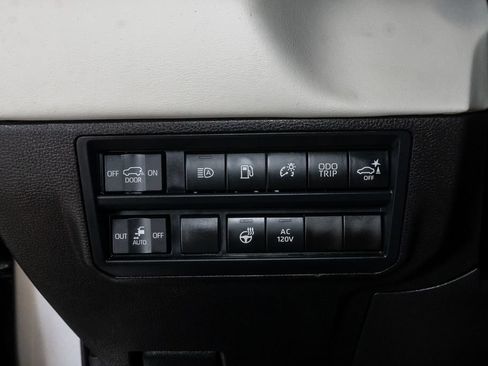 Used 2025 Toyota Sequoia Capstone AWD/4WD image 14