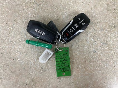 Used 2016 Lincoln MKX Select w/ Select Plus Package image 29