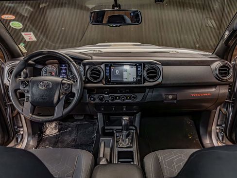 Used 2017 Toyota Tacoma TRD Sport w/ Tow Package (A/T) image 14