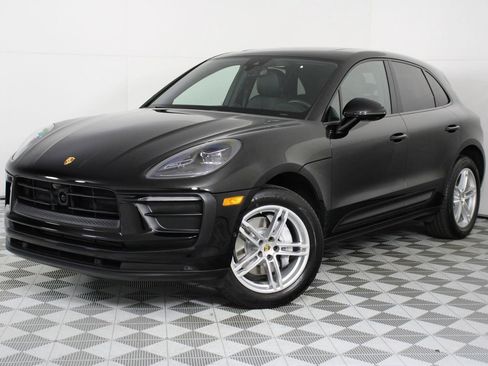 Certified 2023 Porsche Macan AWD/4WD image 35