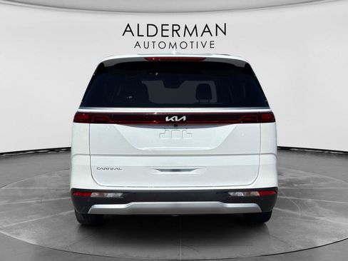 Used 2024 Kia Carnival LX FWD image 4