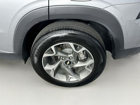 Used 2025 Chevrolet Trax LT FWD image 11
