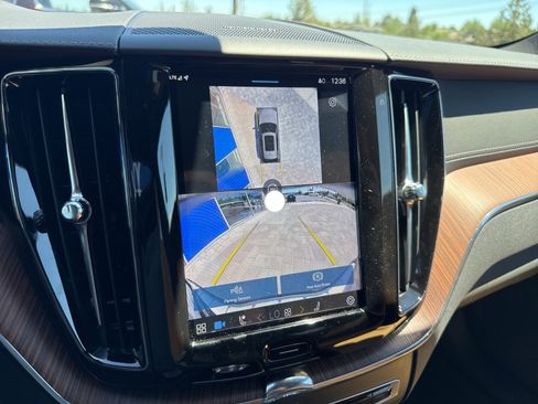 Certified 2025 Volvo XC60 B5 Ultra w/ Protection Package Premier image 25