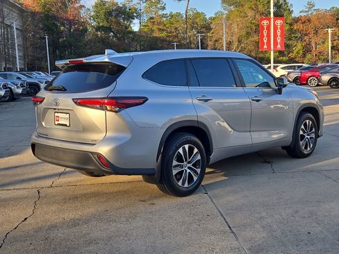 Certified 2024 Toyota Highlander XLE image 7