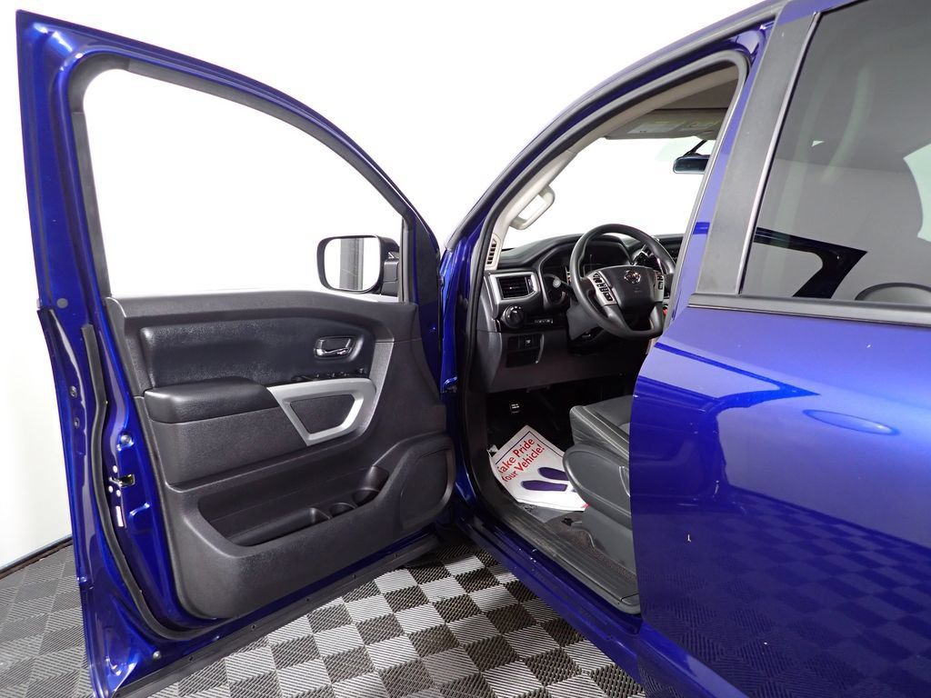 Used 2017 Nissan Titan SV RWD image 16