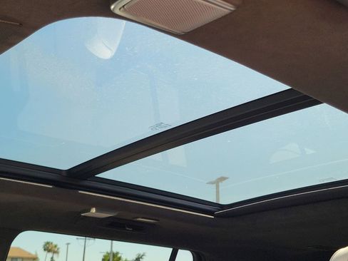 Used 2025 Cadillac Escalade ESV Sport Platinum image 18