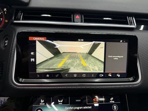 Used 2019 Land Rover Range Rover Velar R-Dynamic SE AWD/4WD image 14