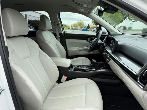 Certified 2025 Kia Sorento S FWD image 12