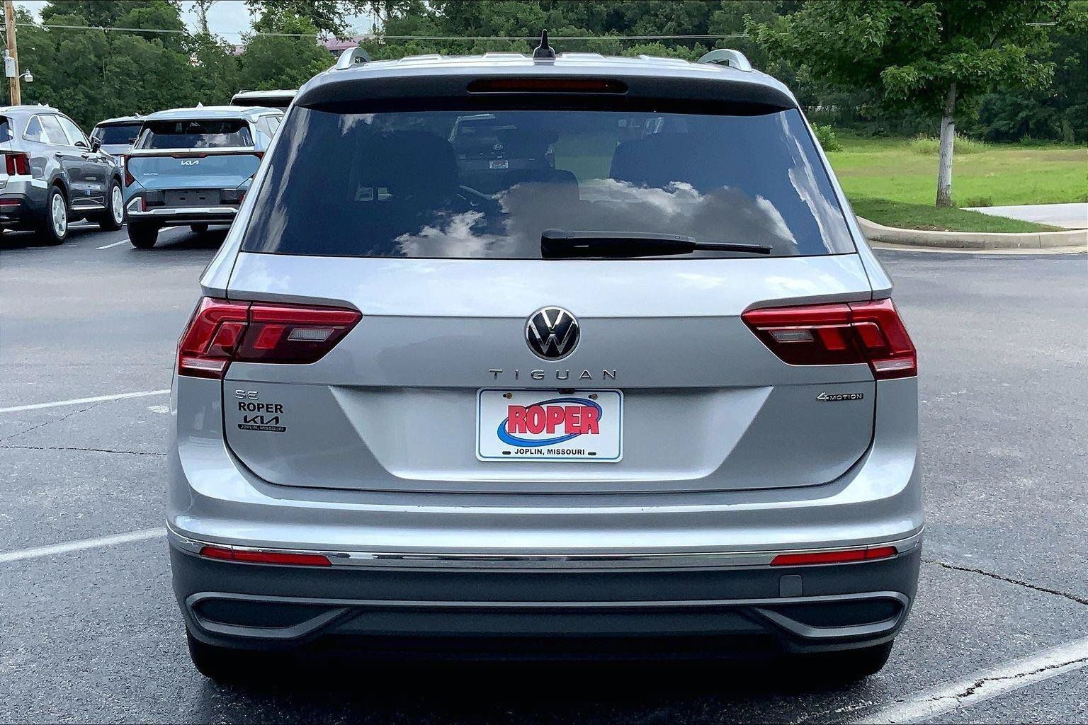 Used 2024 Volkswagen Tiguan SE AWD/4WD image 4