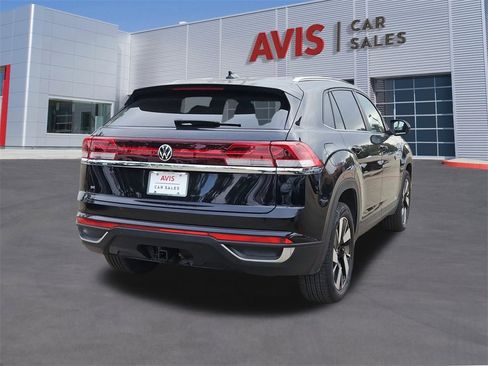 Used 2025 Volkswagen Atlas Cross Sport SE image 6