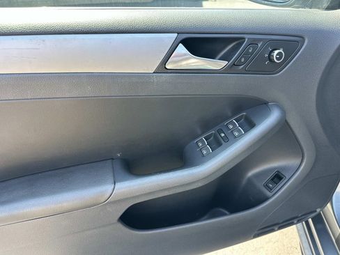 Used 2012 Volkswagen Jetta GLI FWD image 16