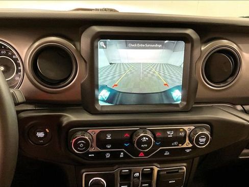 Used 2023 Jeep Gladiator Sport AWD/4WD image 30