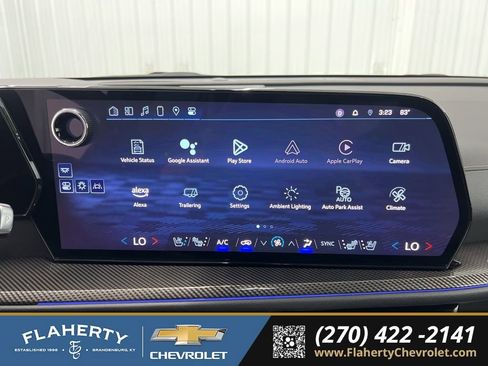 Used 2024 Chevrolet Traverse RS image 30