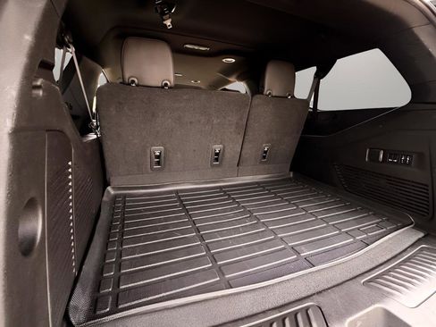 Used 2022 Chevrolet Suburban LT w/ Luxury Package image 25