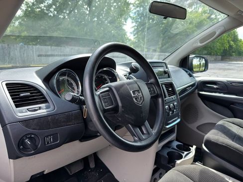 Used 2013 Dodge Grand Caravan SE FWD image 3