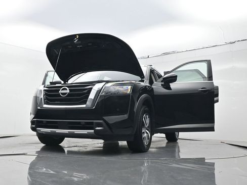 Used 2025 Nissan Pathfinder SL AWD/4WD image 32