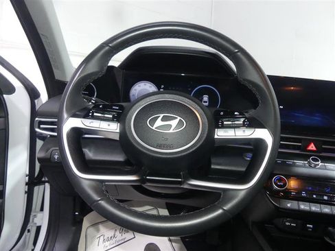 Used 2025 Hyundai Elantra Limited FWD image 30