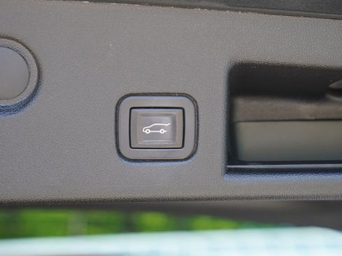 Used 2019 Chevrolet Equinox LT FWD image 10