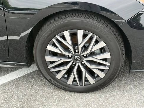 Certified 2024 Nissan Altima 2.5 SV FWD image 11