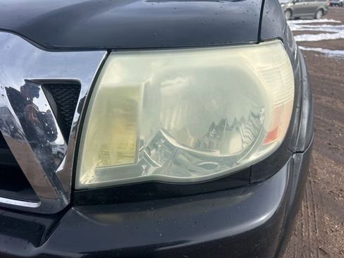 Used 2005 Toyota Tacoma Base image 9