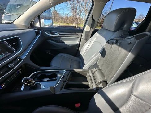 Used 2018 Buick Enclave Essence image 25