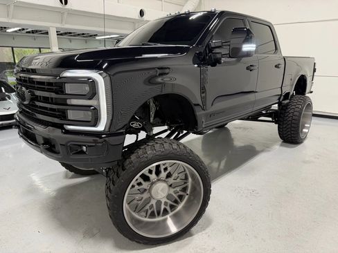 Used 2024 Ford F350 Platinum image 5