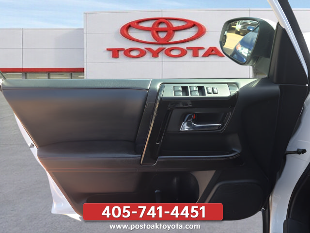 Used 2017 Toyota 4Runner TRD Off-Road Premium AWD/4WD image 13