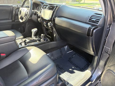 Used 2020 Toyota 4Runner TRD Off-Road Premium AWD/4WD image 28