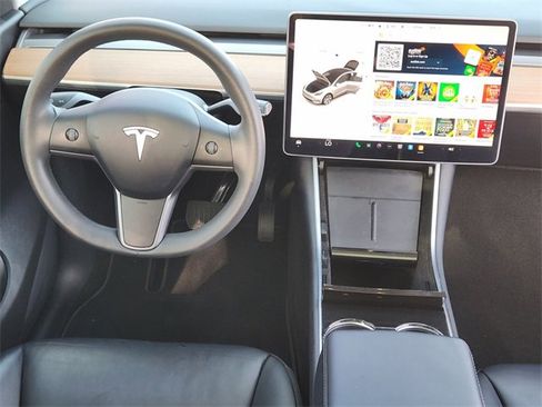 Used 2020 Tesla Model Y Long Range image 32