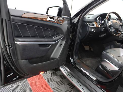 Used 2015 Mercedes-Benz GL 550 4MATIC image 19
