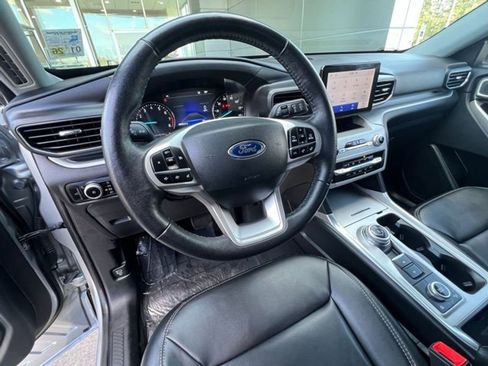 Used 2023 Ford Explorer XLT w/ Equipment Group 202A image 11