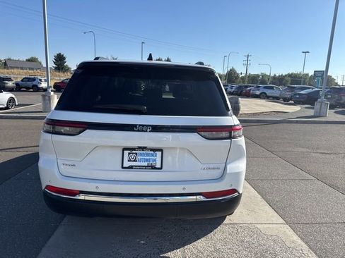 Used 2023 Jeep Grand Cherokee Laredo image 5