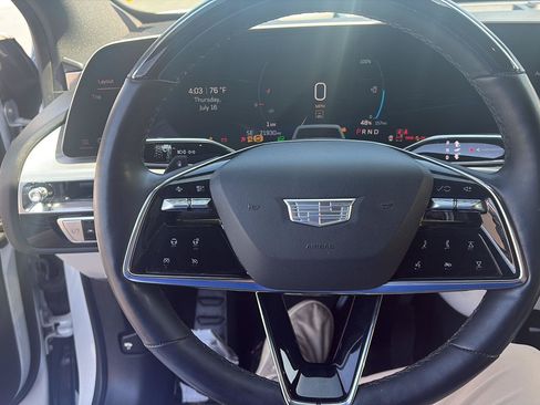 Used 2024 Cadillac Lyriq Luxury RWD image 14