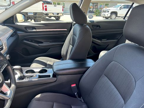Used 2023 Nissan Altima 2.5 SV FWD image 10