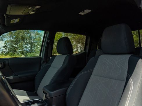 Used 2020 Toyota Tacoma TRD Sport w/ Technology Package RWD image 13