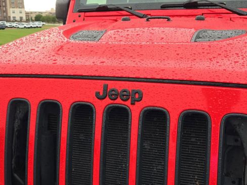 Used 2015 Jeep Wrangler Unlimited Sahara AWD/4WD image 12