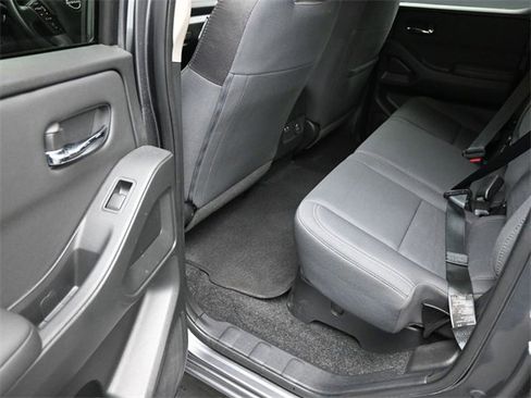 Used 2024 Nissan Frontier SV w/ SV Convenience Package image 16