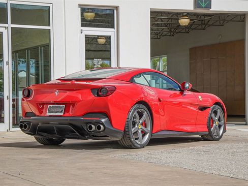 Used 2019 Ferrari Portofino image 10
