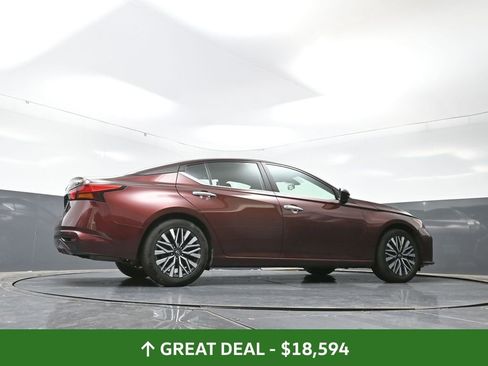 Used 2024 Nissan Altima 2.5 SV image 24