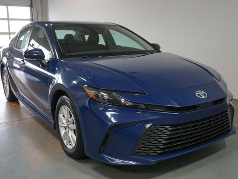 Used 2025 Toyota Camry LE image 5
