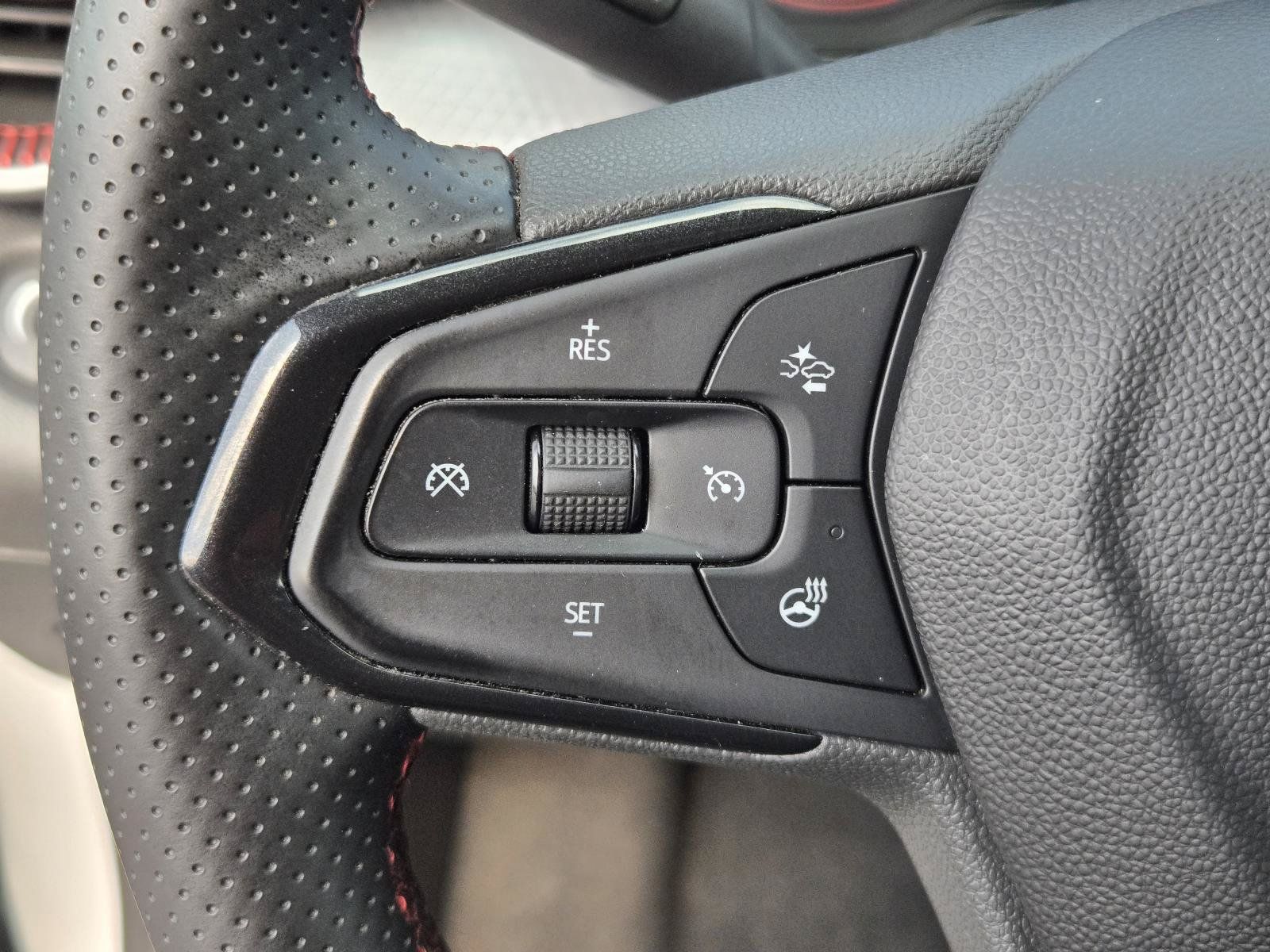 Used 2024 Chevrolet Trax RS w/ Sunroof Package FWD image 16