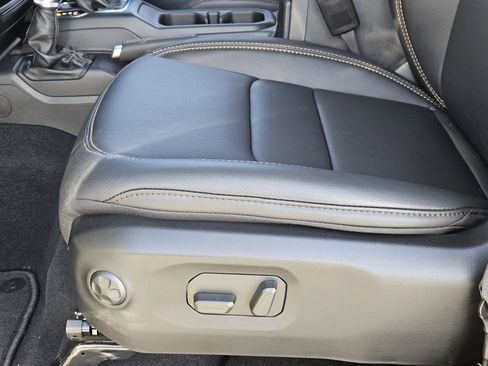 New 2026 Jeep Gladiator Sport AWD/4WD image 25