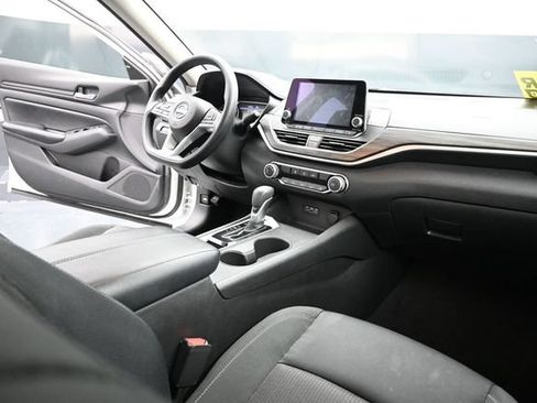 Used 2025 Nissan Altima 2.5 SV FWD image 29