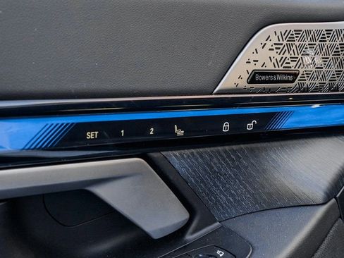 Used 2025 BMW i5 xDrive40 w/ M Sport Package image 9