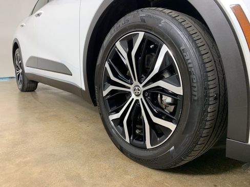 Used 2024 Toyota Crown Limited image 6