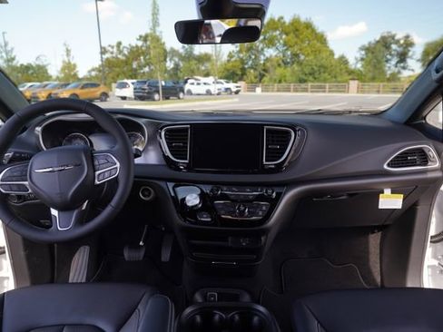 New 2026 Chrysler Voyager LX image 23