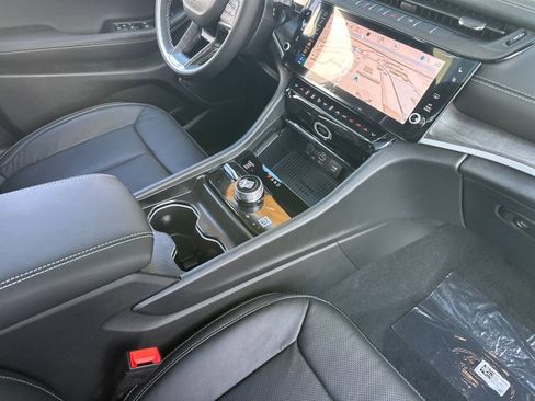 New 2026 Jeep Grand Cherokee L Limited AWD/4WD image 17