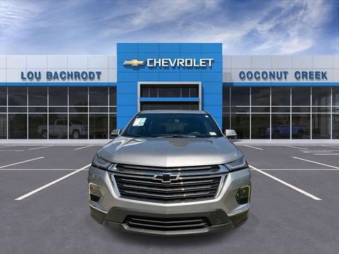 Used 2023 Chevrolet Traverse LT FWD image 3