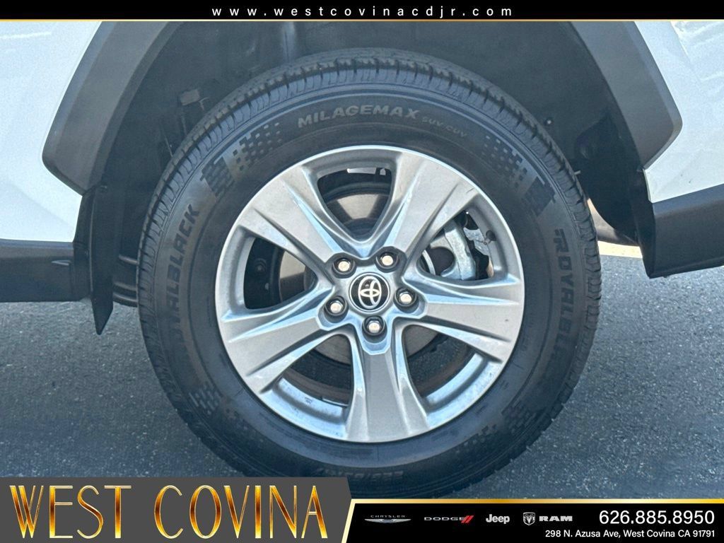 Used 2024 Toyota RAV4 XLE FWD image 17